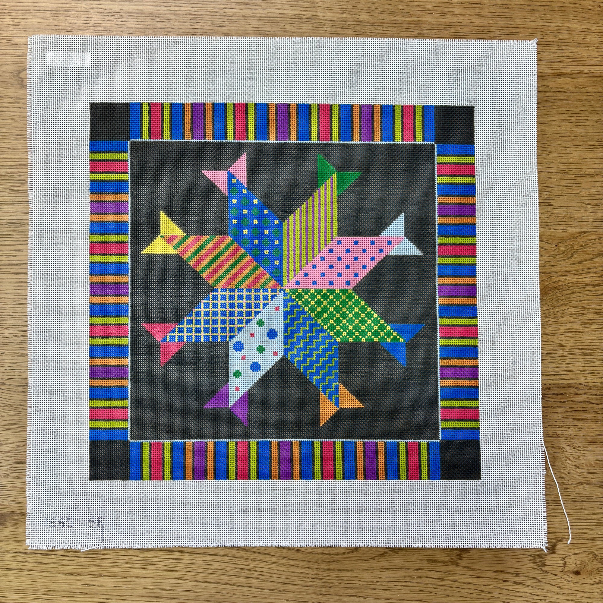Pinwheel Fish, 14" Quilt - 13 mesh