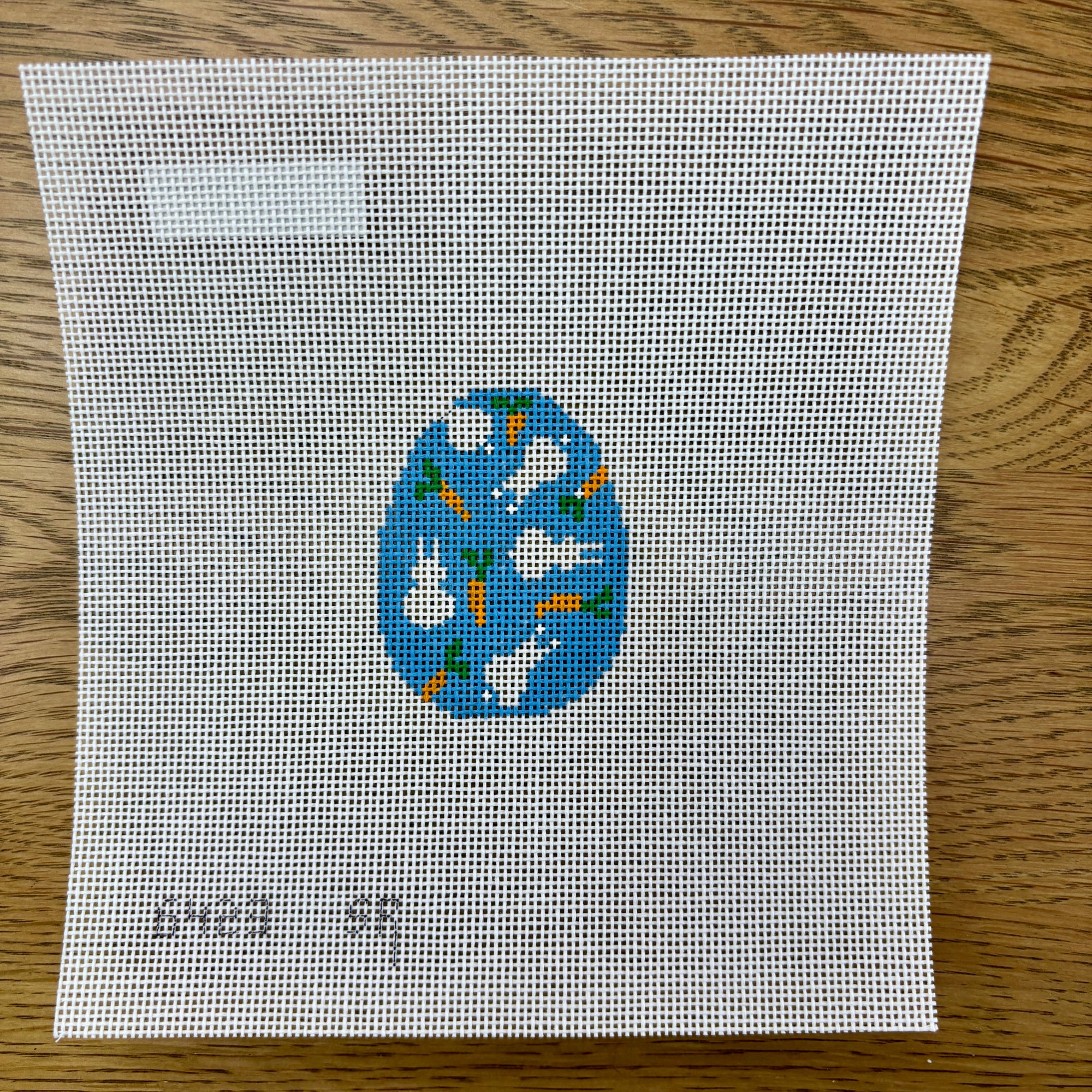Rabbits and Carrots, Small Egg - 18 mesh
