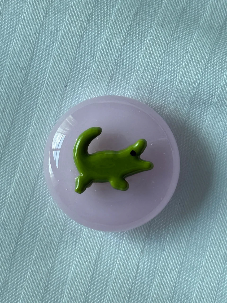 Beau Verre Alligator Glass Needleminder - The Flying Needles