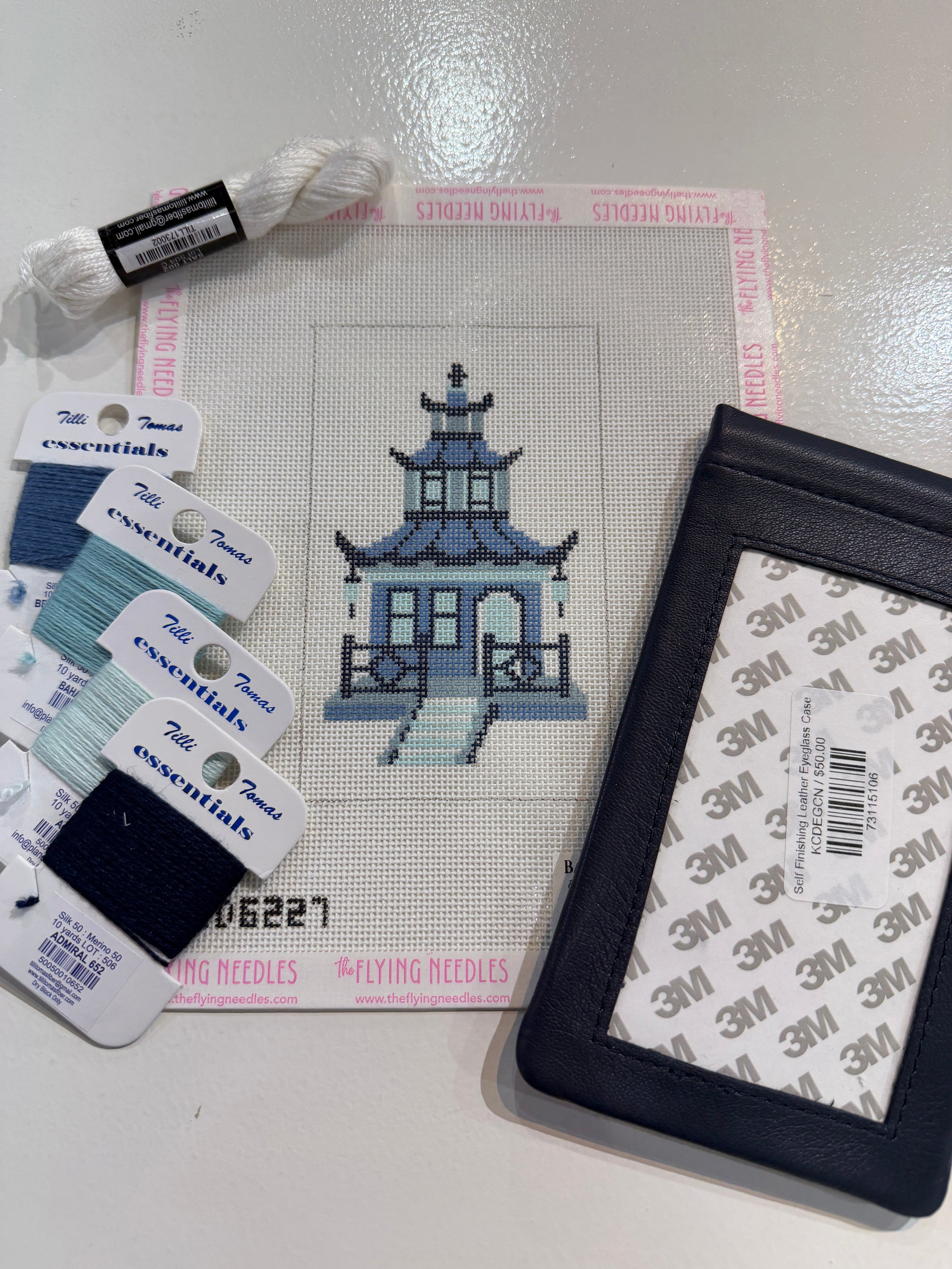 Self Finishing Eyeglass Case Kit - The Flying Needles