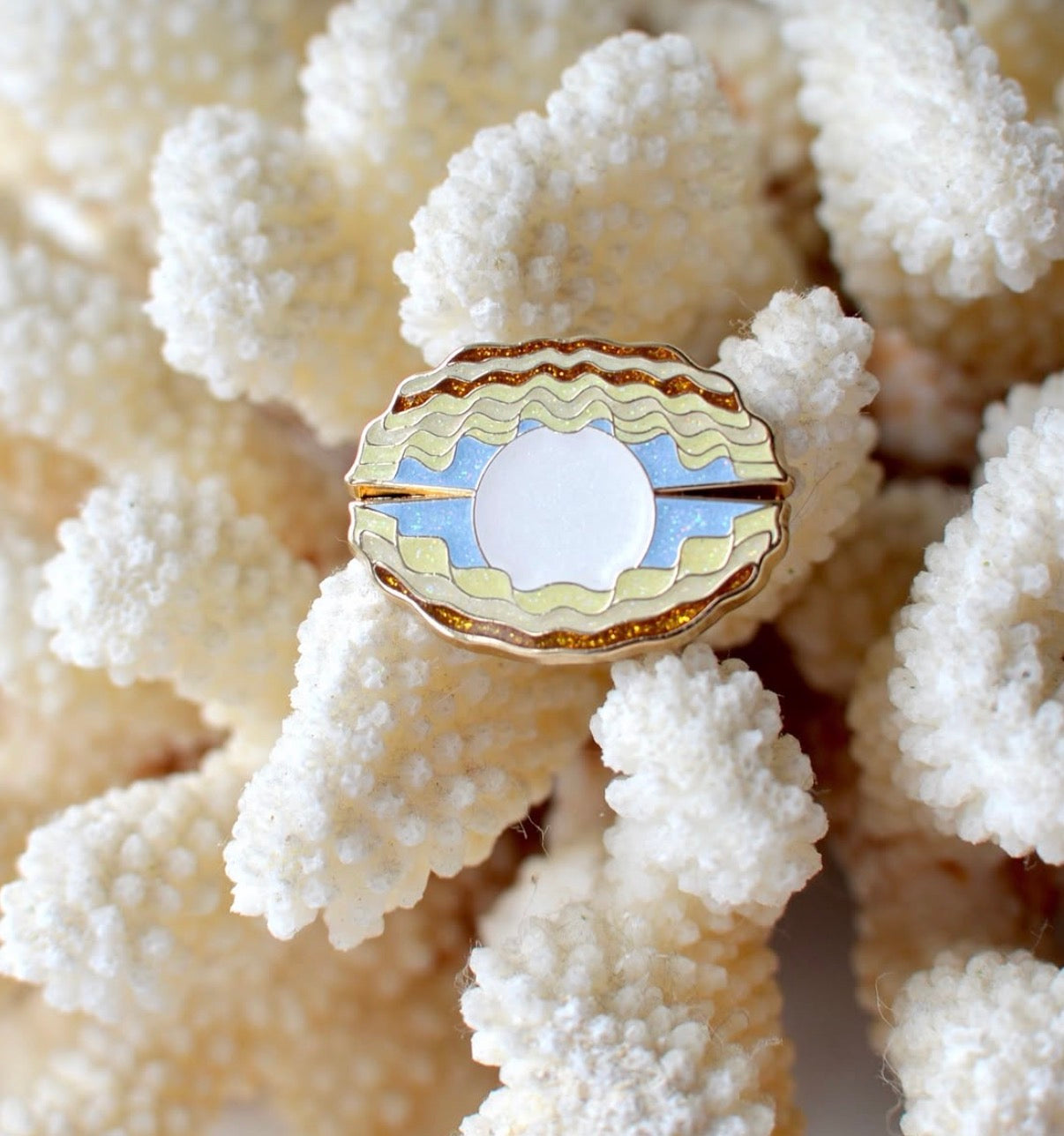 Scallop with Pearl Needleminder - The Flying Needles