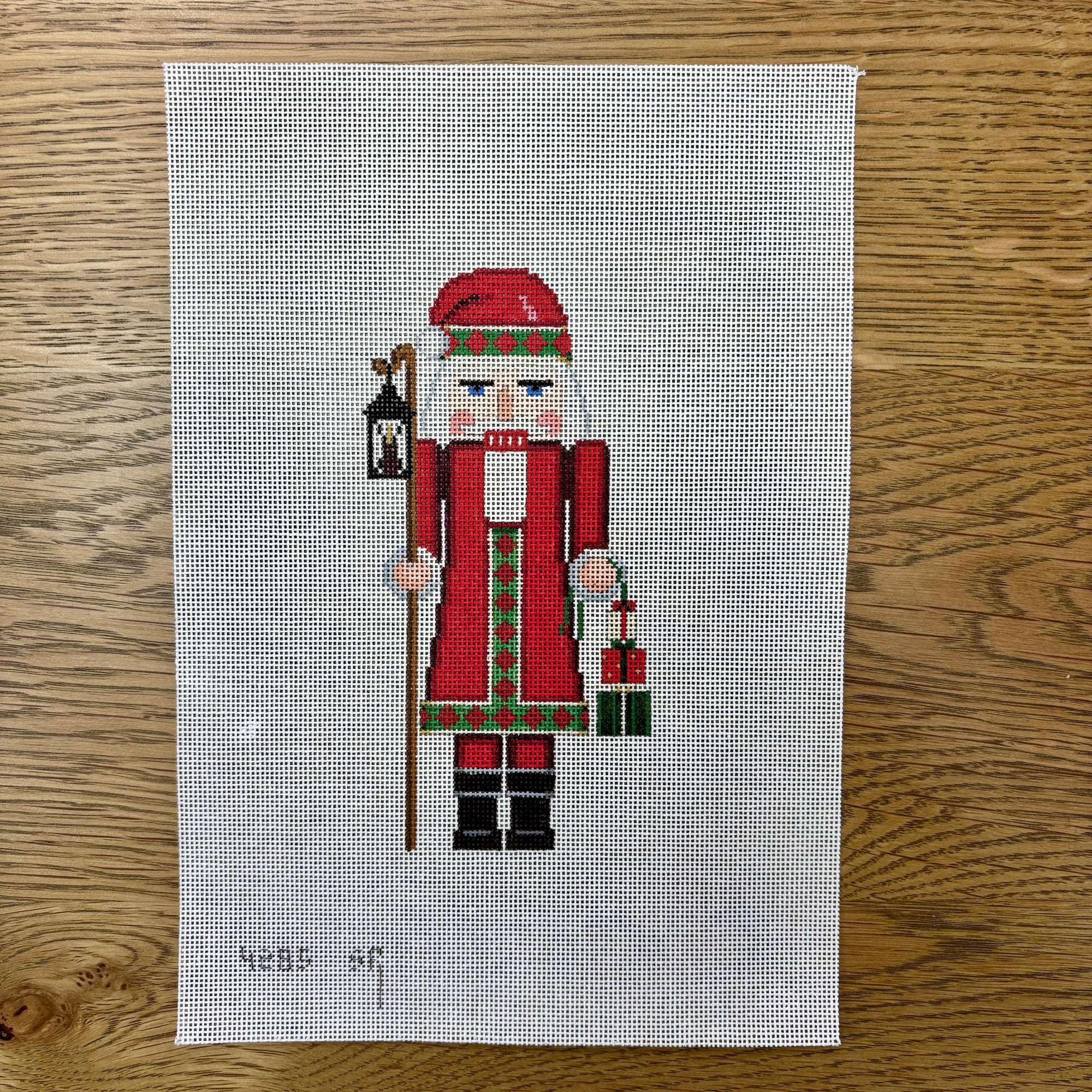 Nutcracker, Santa with Lantern - 18 mesh
